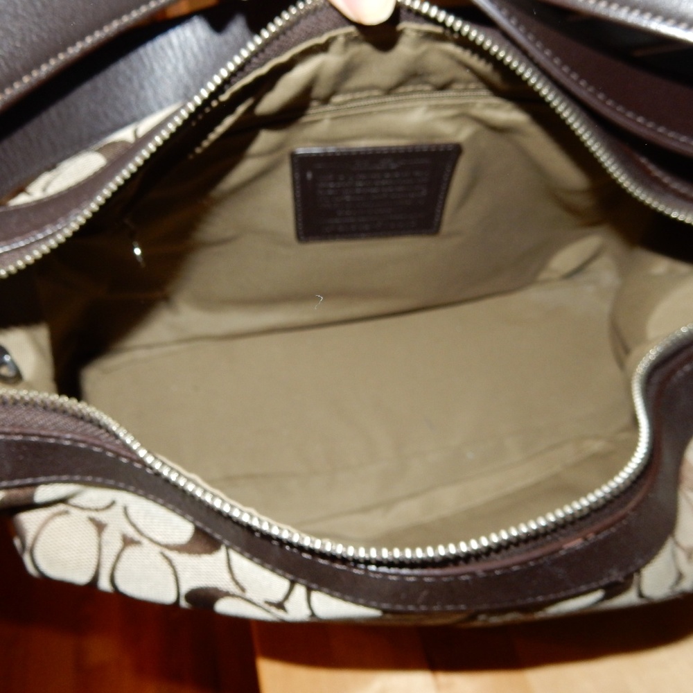 Coach Hobo style Signature fabric purse - Picture 4 of 9